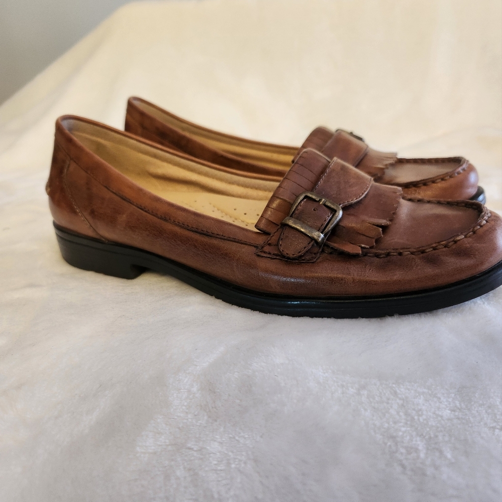 Tassled loafer
